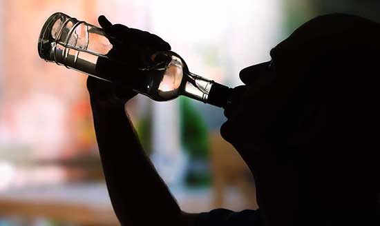 5 razones por las que el alcohol daña el estómago